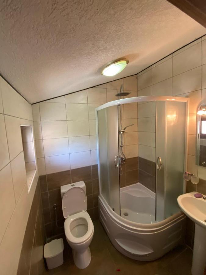 Hotel Shpija E Gjyshit Vuthaj à Gusinje Extérieur photo