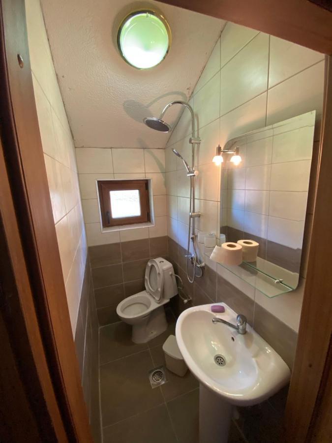 Hotel Shpija E Gjyshit Vuthaj à Gusinje Extérieur photo