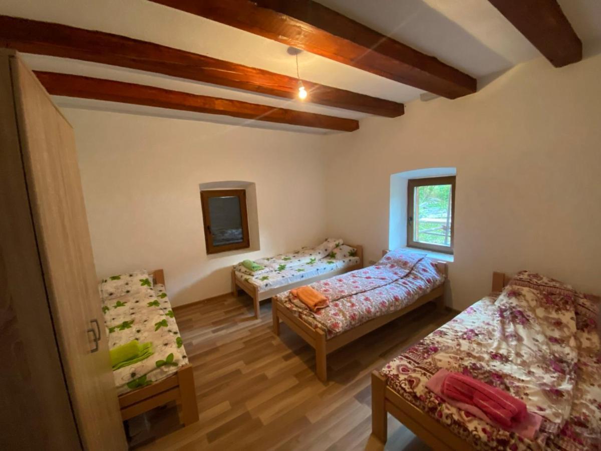 Hotel Shpija E Gjyshit Vuthaj à Gusinje Extérieur photo