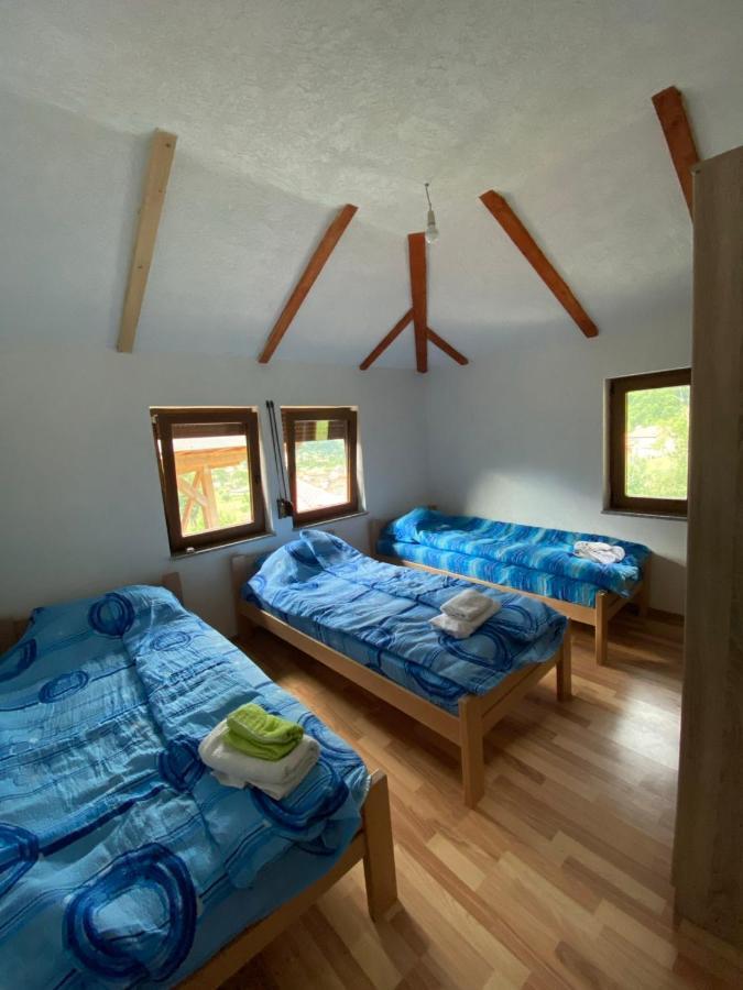 Hotel Shpija E Gjyshit Vuthaj à Gusinje Extérieur photo