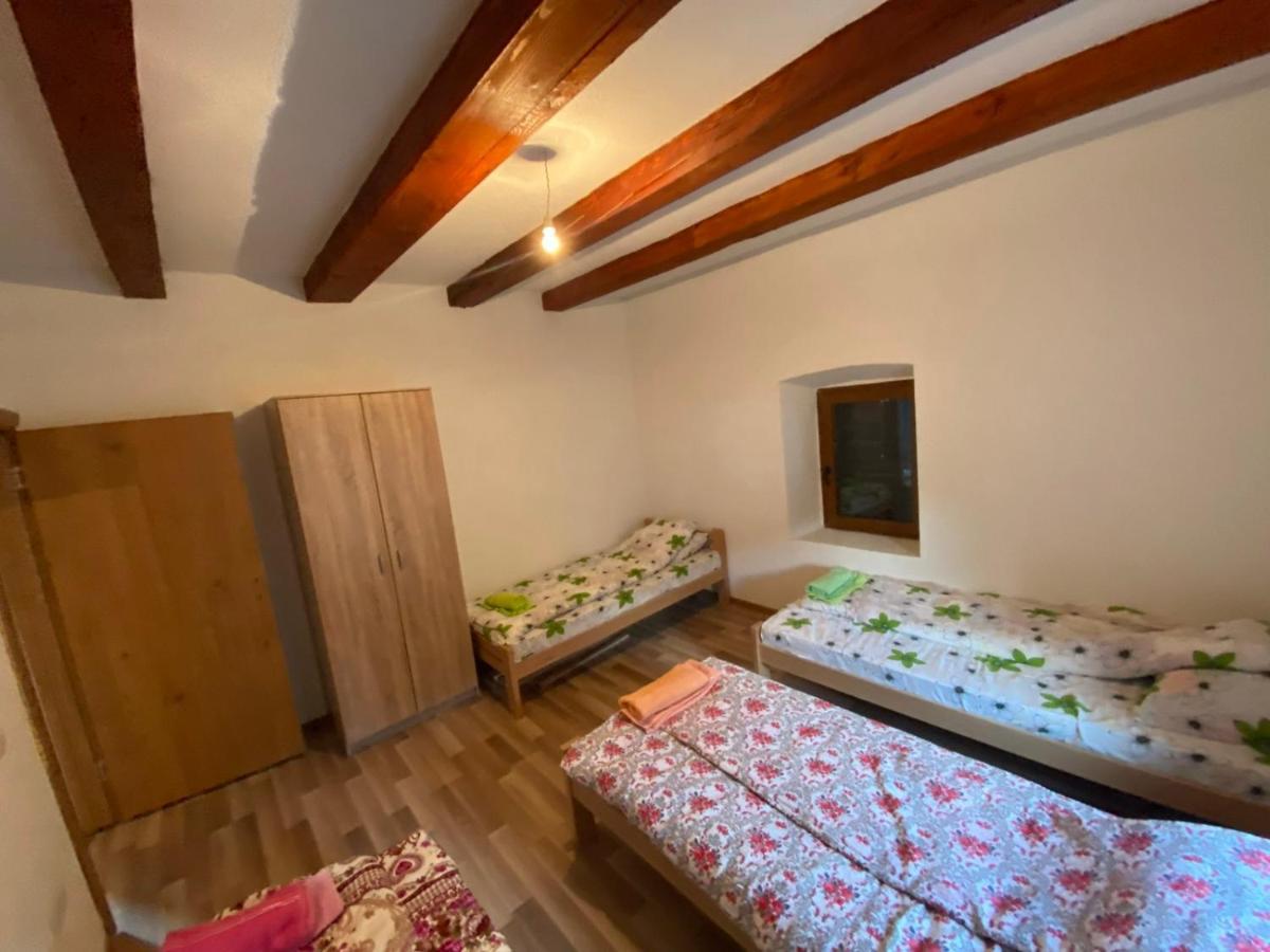 Hotel Shpija E Gjyshit Vuthaj à Gusinje Extérieur photo
