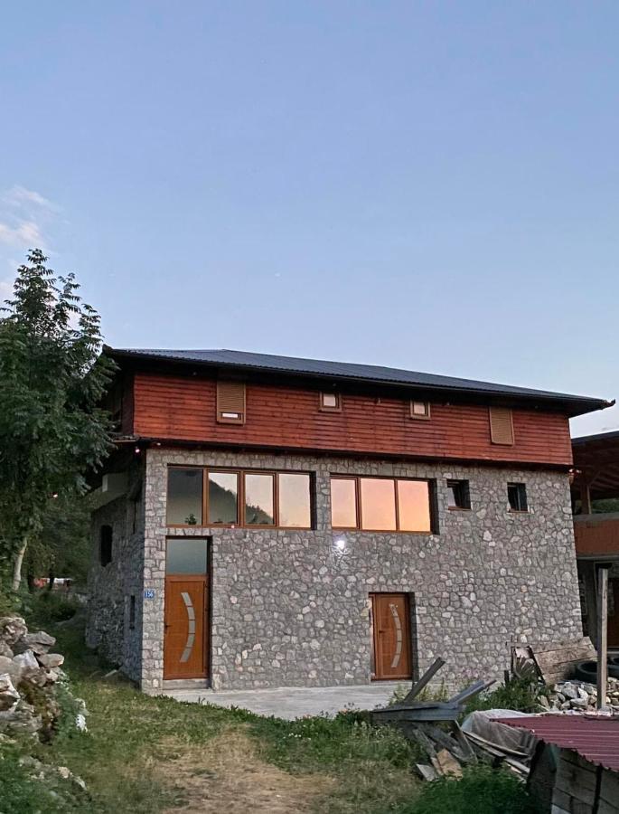 Hotel Shpija E Gjyshit Vuthaj à Gusinje Extérieur photo